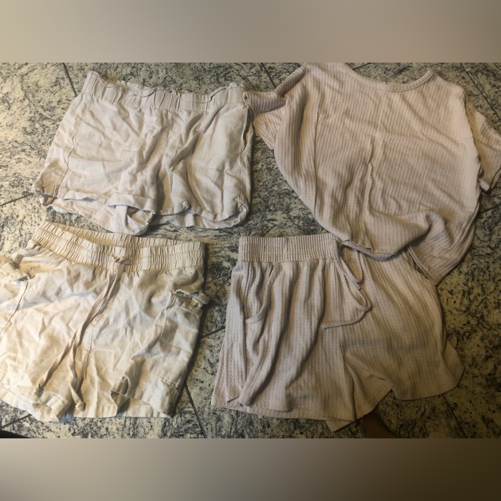 4pieces total. Neutral Beige Lounge Shorts & Top Set. 2 beige shorts